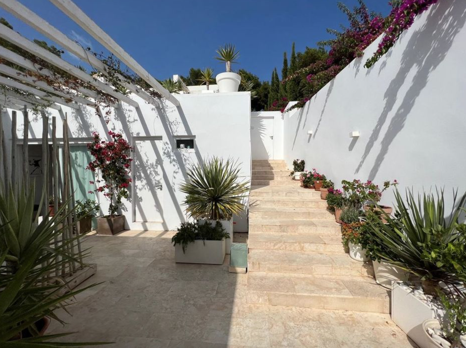 resa estates for sale roca llisa private pool frontal views entrance stairs.png